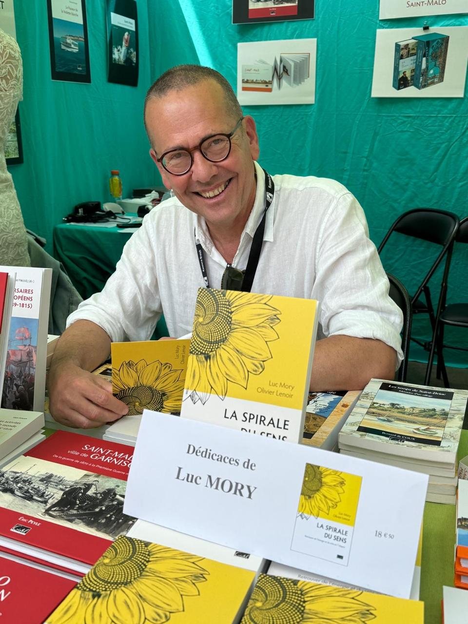 Luc Mory en dédicace autour du livre La Spirale du Sens